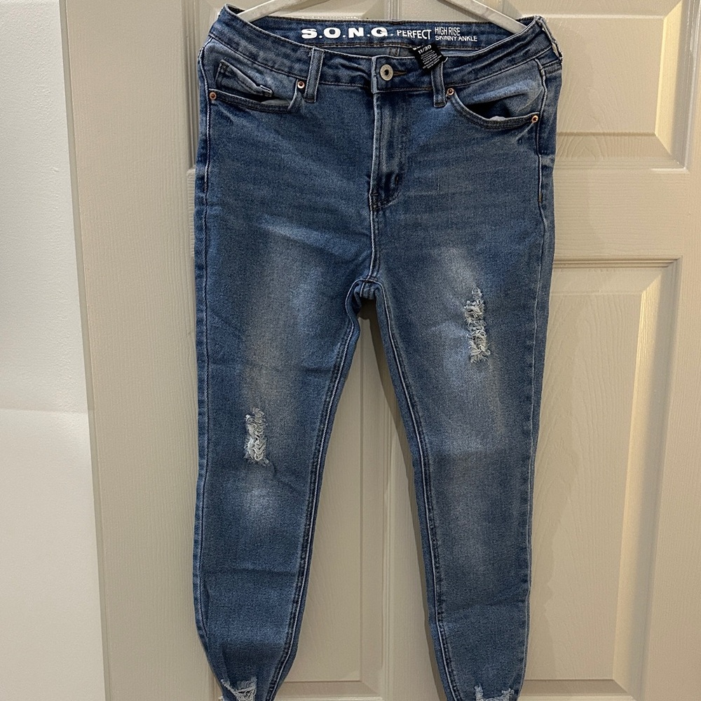 Women's Classic Blue Cropped Jeans